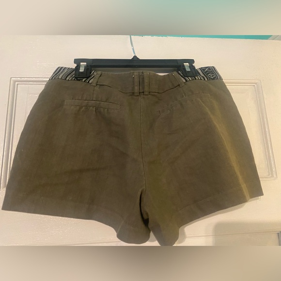 Women’s shorts with pattern detail on the side SIZE 5 - Picture 3 of 3